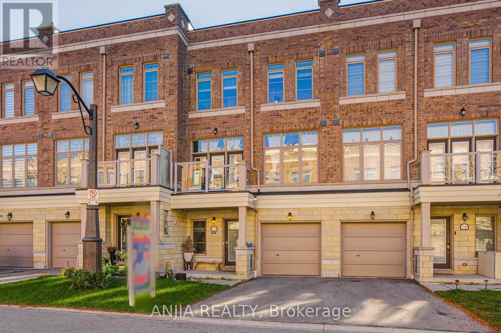 22 Arborea Lane, Whitchurch-Stouffville, Ontario  L4A 1X1 - Photo 2 - N12502920