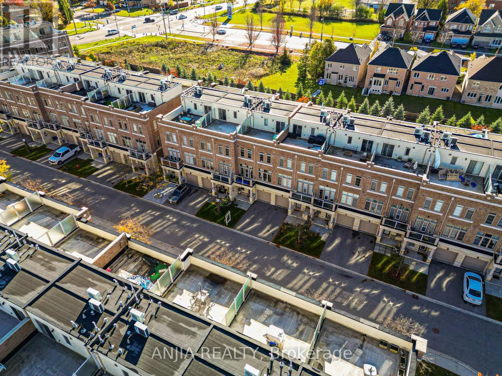 22 Arborea Lane, Whitchurch-Stouffville, Ontario  L4A 1X1 - Photo 9 - N12502920