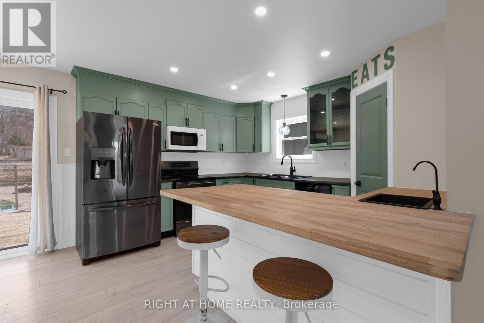 42 Byrnes Crescent, Penetanguishene, Ontario  L9M 1V9 - Photo 10 - S12502866