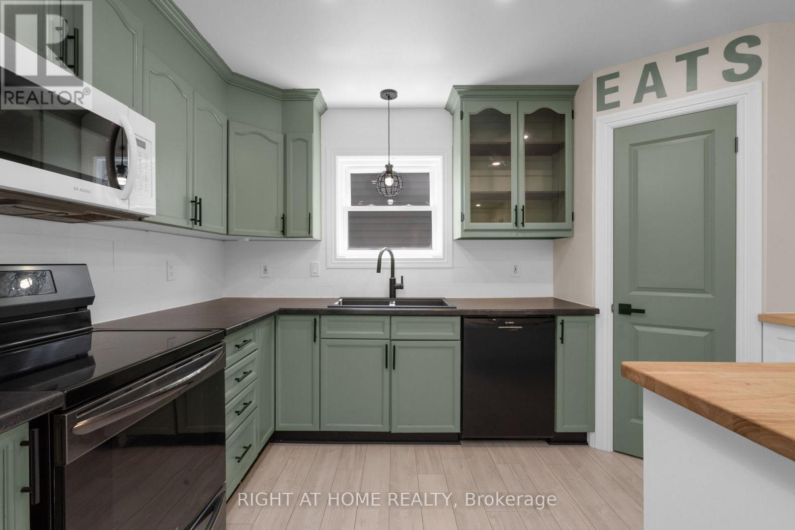 42 Byrnes Crescent, Penetanguishene, Ontario  L9M 1V9 - Photo 11 - S12502866