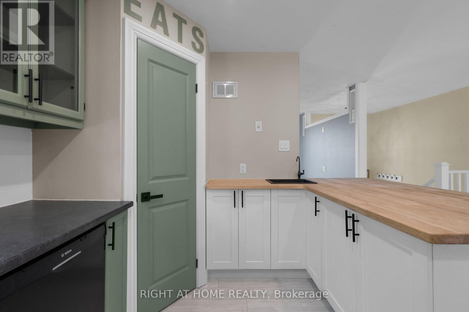 42 Byrnes Crescent, Penetanguishene, Ontario  L9M 1V9 - Photo 12 - S12502866