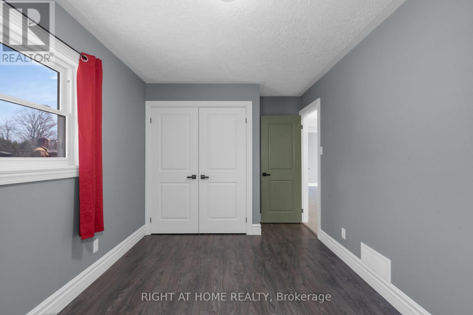 42 Byrnes Crescent, Penetanguishene, Ontario  L9M 1V9 - Photo 17 - S12502866