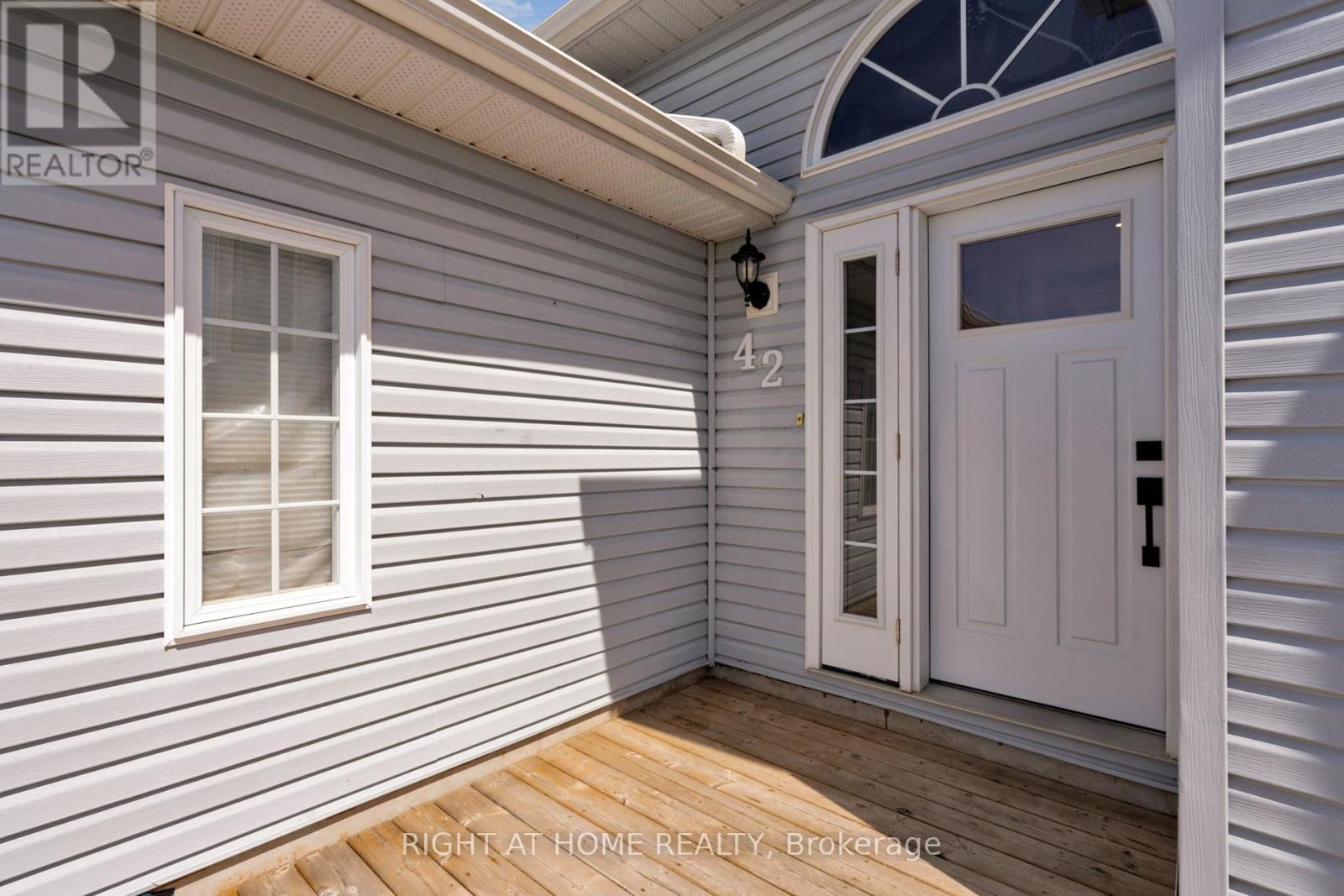 42 Byrnes Crescent, Penetanguishene, Ontario  L9M 1V9 - Photo 4 - S12502866