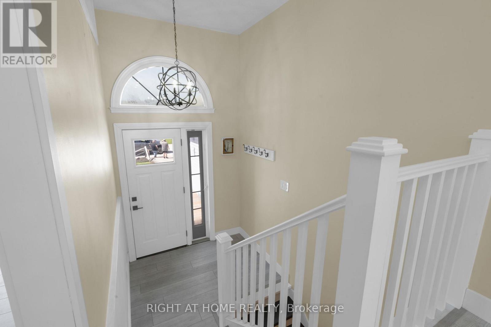 42 Byrnes Crescent, Penetanguishene, Ontario  L9M 1V9 - Photo 5 - S12502866