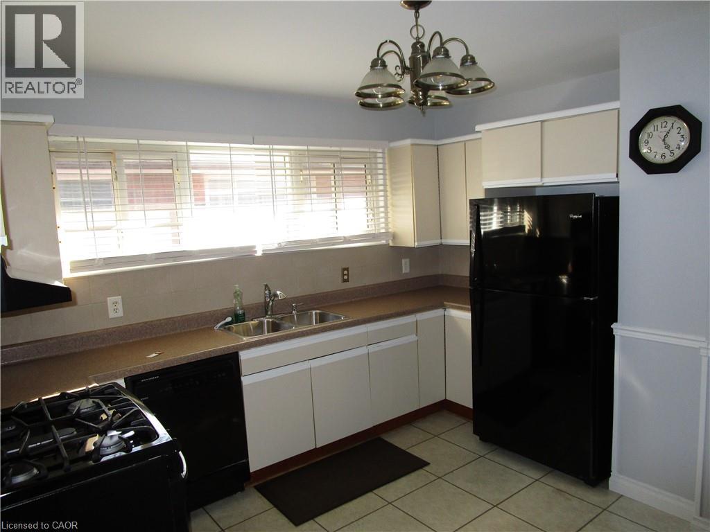 540 East 27th Street, Hamilton, Ontario  L8V 3H5 - Photo 4 - 40769551