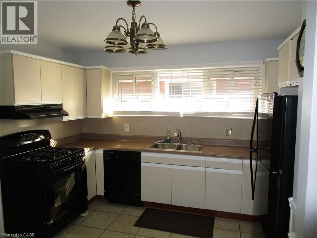 540 East 27th Street, Hamilton, Ontario  L8V 3H5 - Photo 5 - 40769551