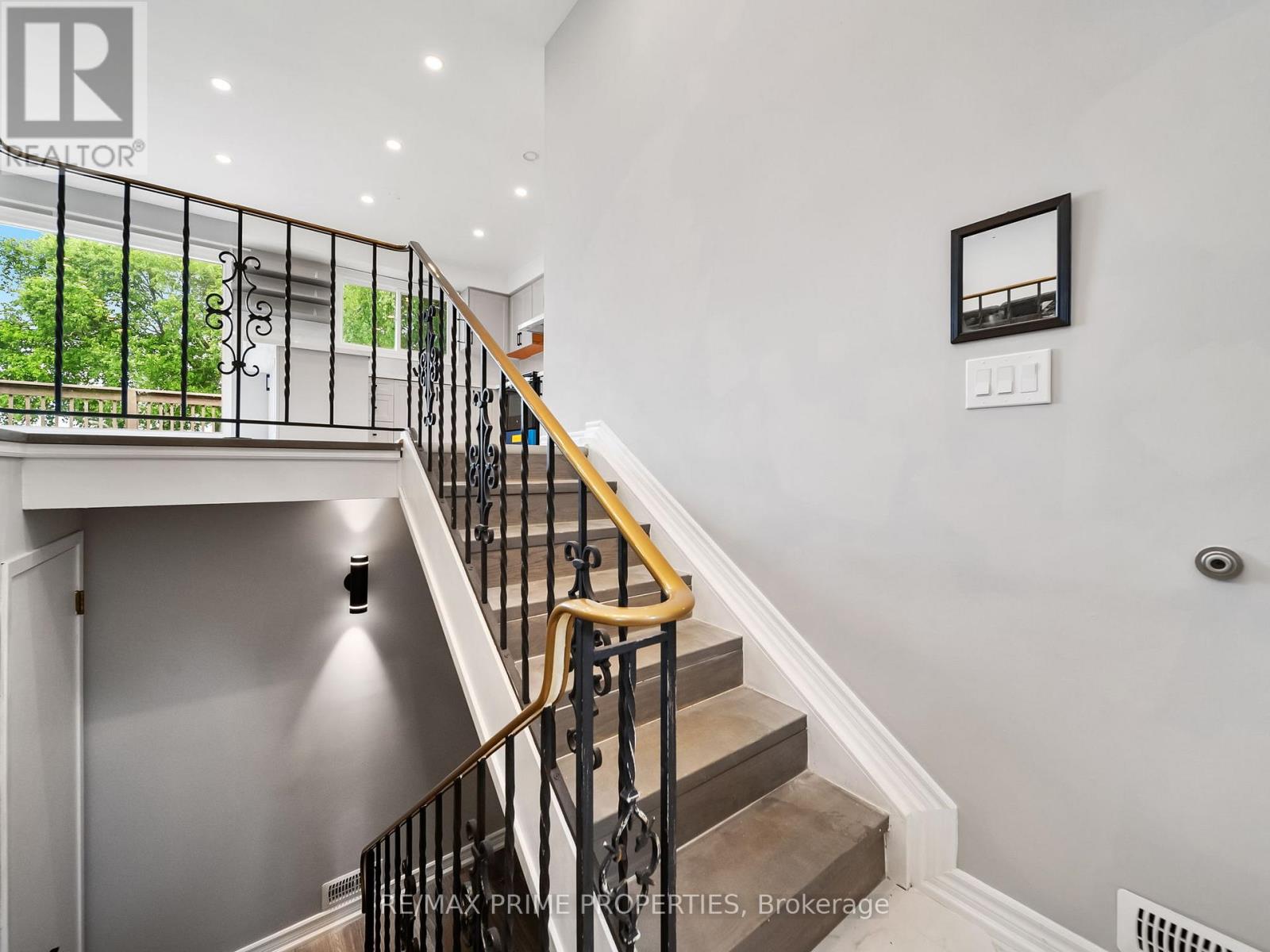 691 Glen Crescent, Orillia, Ontario  L3V 6R2 - Photo 4 - S12503110