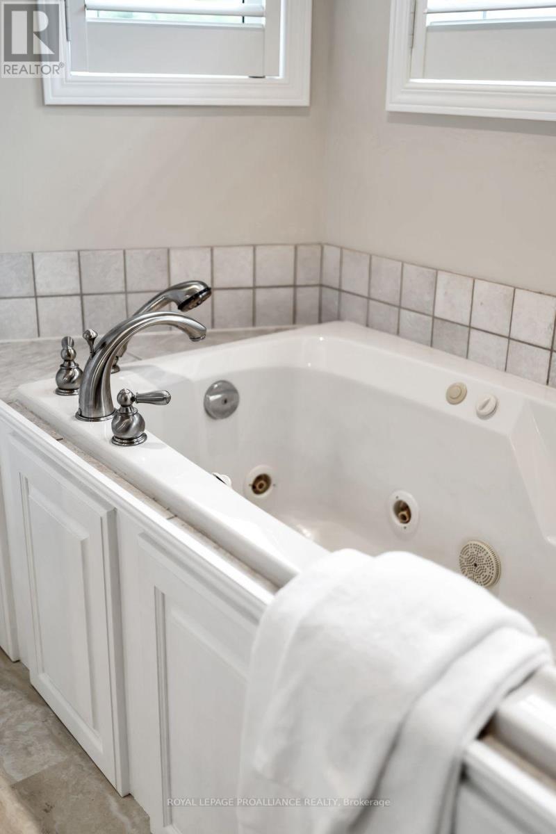 8 Linden Lane, Belleville, Ontario  K8N 5W9 - Photo 34 - X12503154