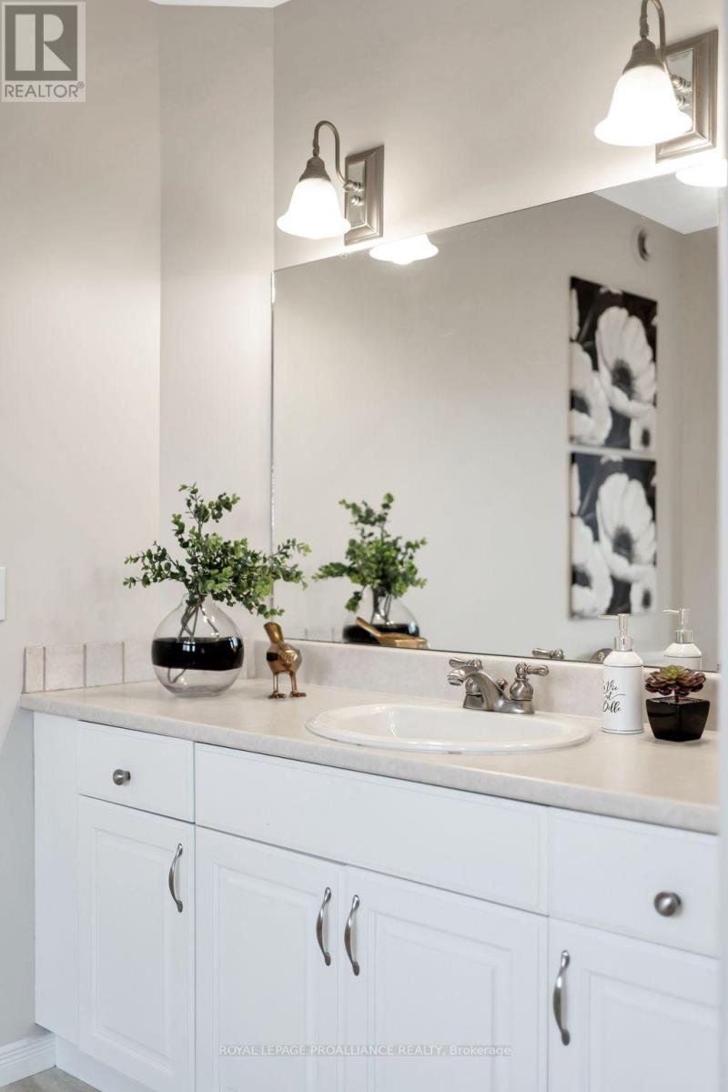 8 Linden Lane, Belleville, Ontario  K8N 5W9 - Photo 36 - X12503154