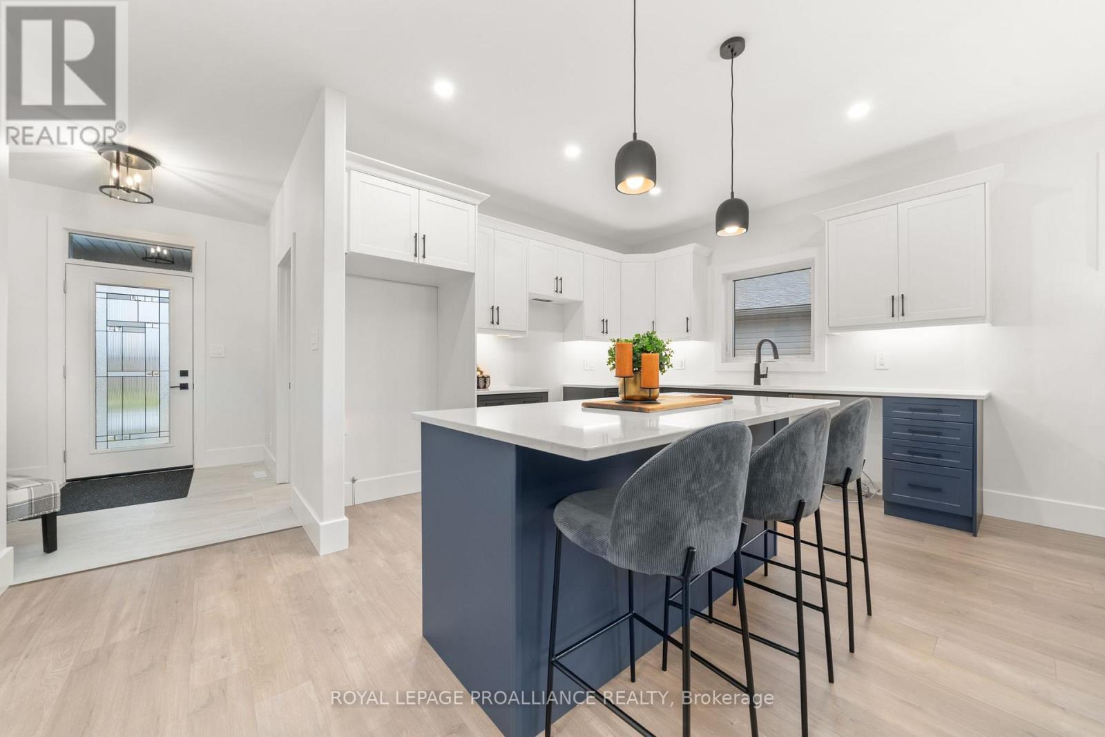 34 Meagan Lane, Quinte West, Ontario K0K 2C0 - Photo 12 - X12503162