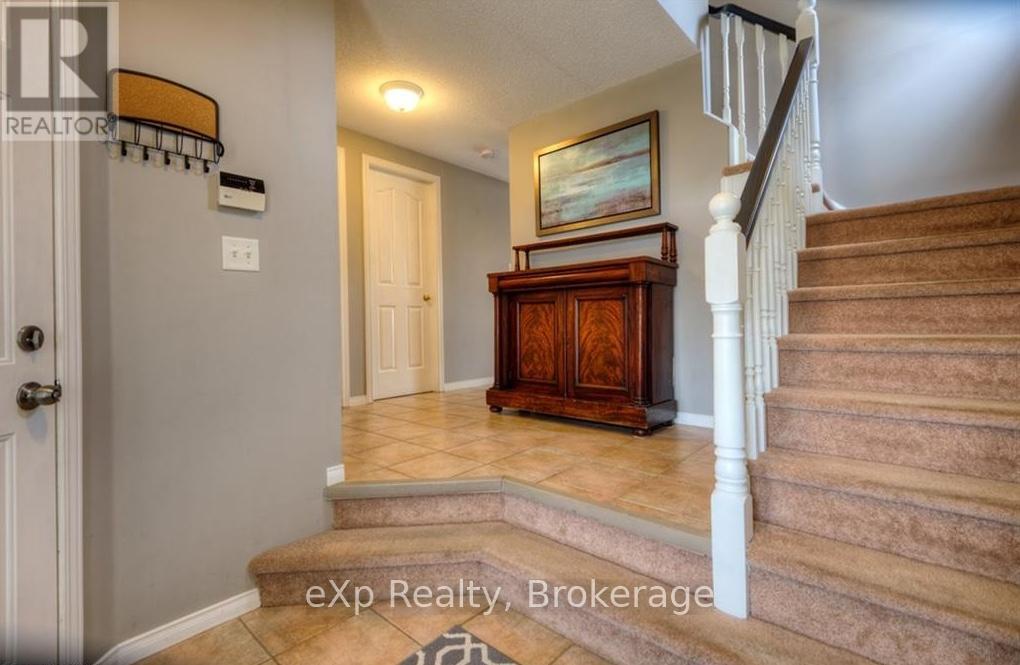 543 Chesapeake Crescent, Waterloo, Ontario  N2K 4G2 - Photo 3 - X12503220