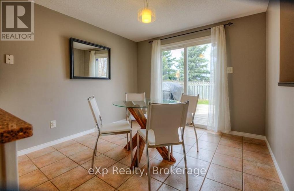 543 Chesapeake Crescent, Waterloo, Ontario  N2K 4G2 - Photo 9 - X12503220