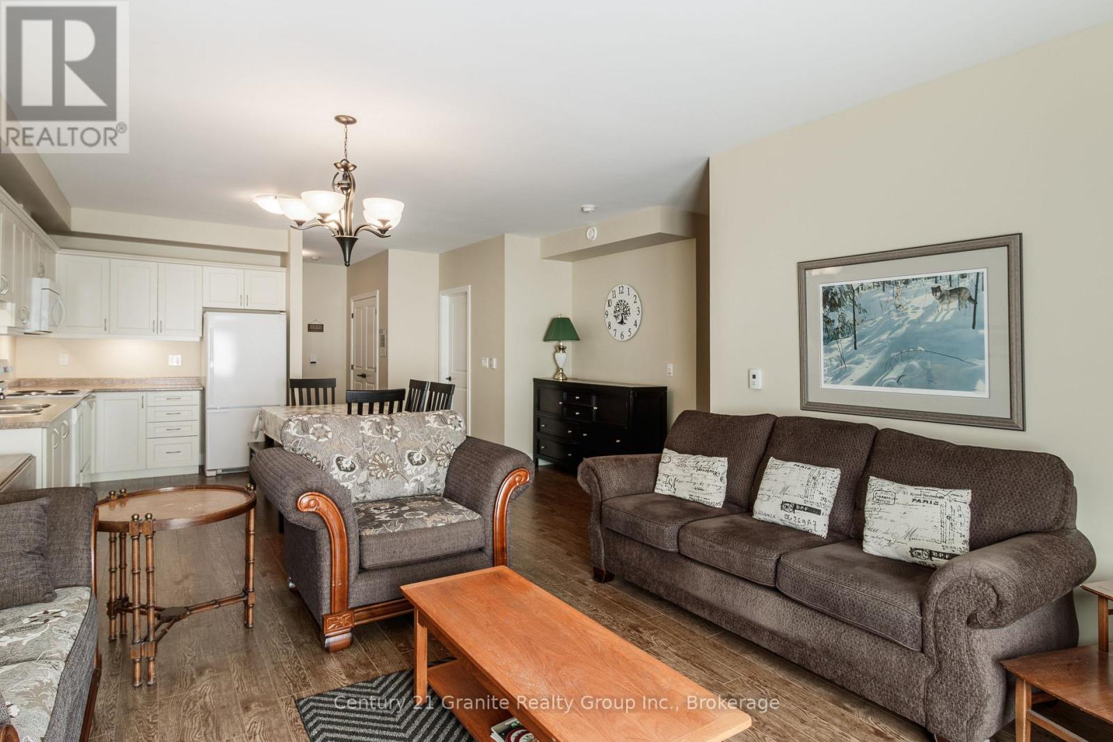 206 - 4 Lake Avenue, Dysart Et Al, Ontario  K0M 1S0 - Photo 10 - X12503248