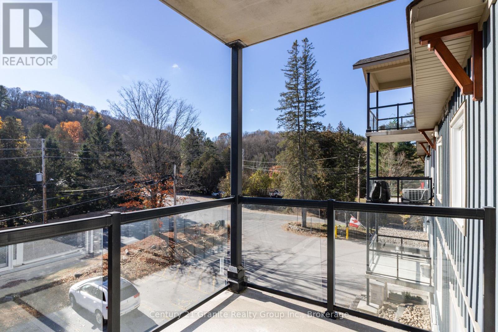 206 - 4 Lake Avenue, Dysart Et Al, Ontario  K0M 1S0 - Photo 12 - X12503248