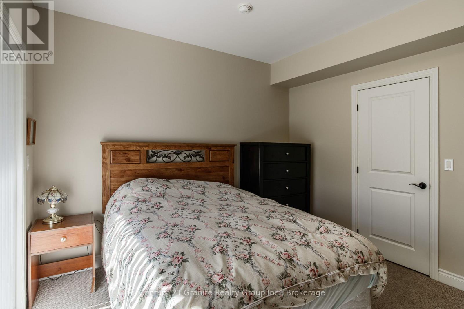 206 - 4 Lake Avenue, Dysart Et Al, Ontario  K0M 1S0 - Photo 14 - X12503248