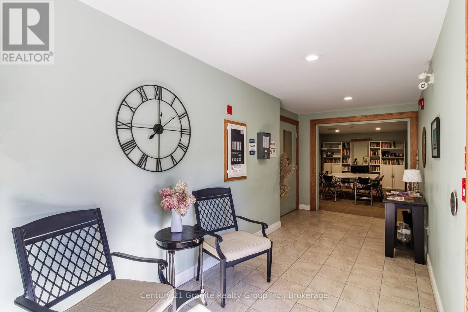 206 - 4 Lake Avenue, Dysart Et Al, Ontario  K0M 1S0 - Photo 19 - X12503248