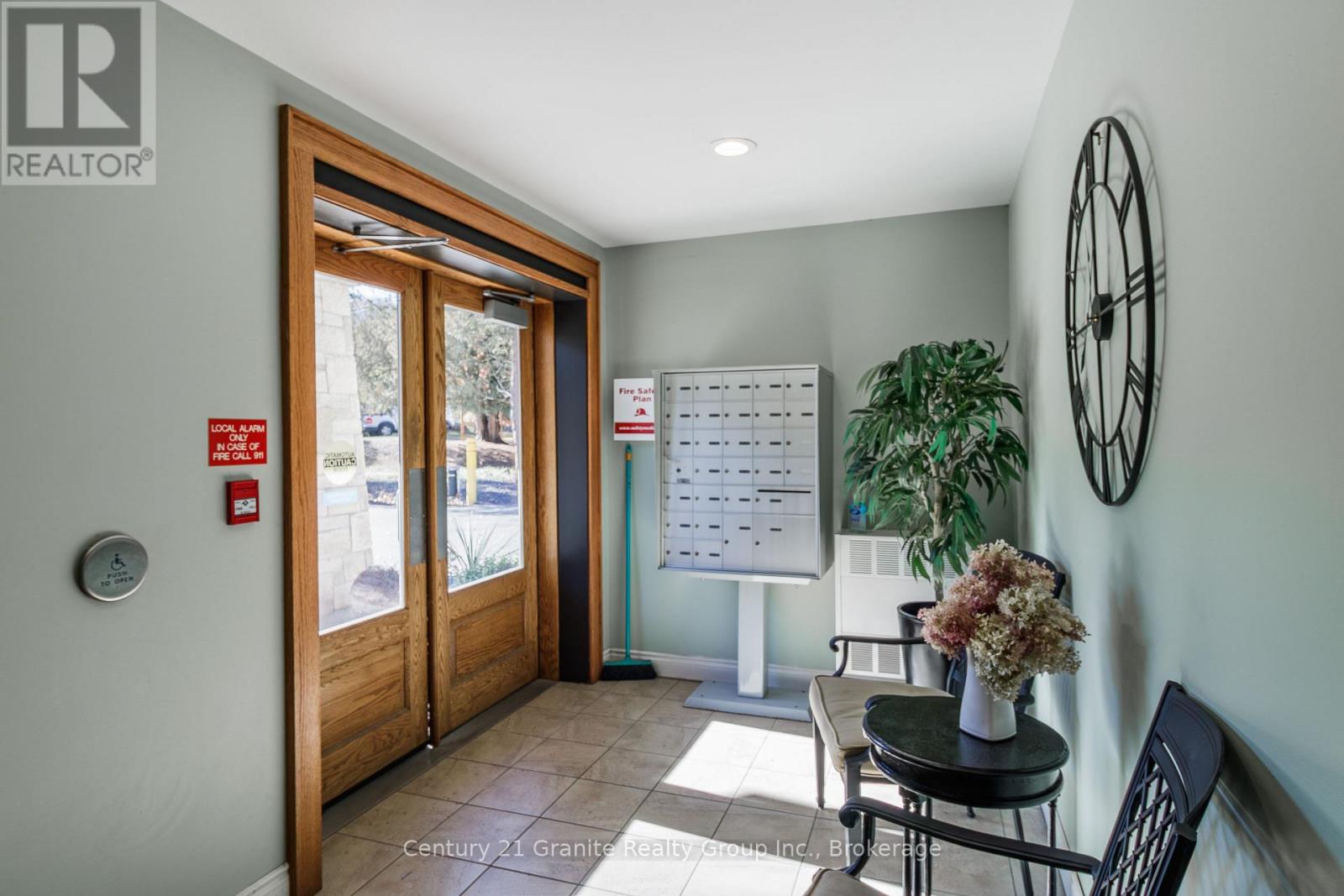 206 - 4 Lake Avenue, Dysart Et Al, Ontario  K0M 1S0 - Photo 21 - X12503248