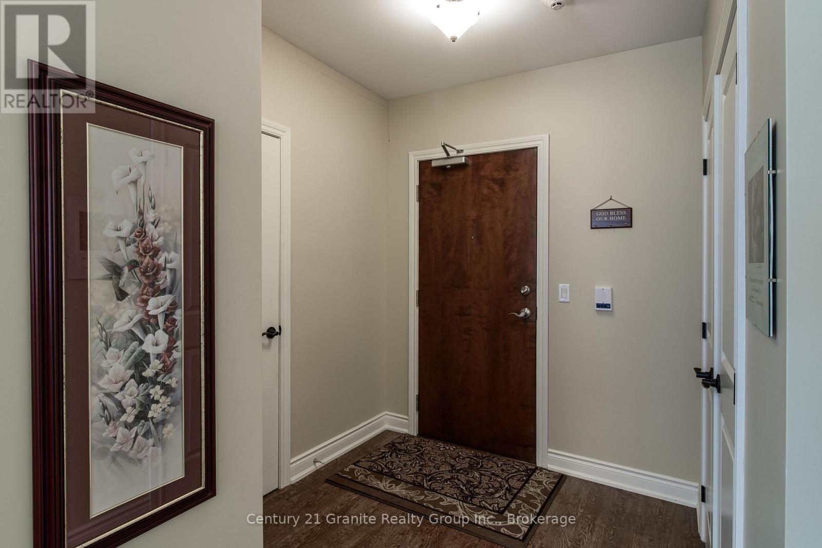 206 - 4 Lake Avenue, Dysart Et Al, Ontario  K0M 1S0 - Photo 4 - X12503248