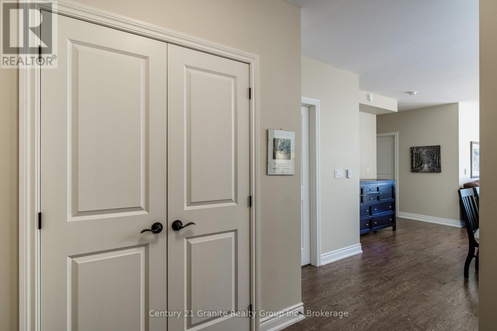 206 - 4 Lake Avenue, Dysart Et Al, Ontario  K0M 1S0 - Photo 5 - X12503248