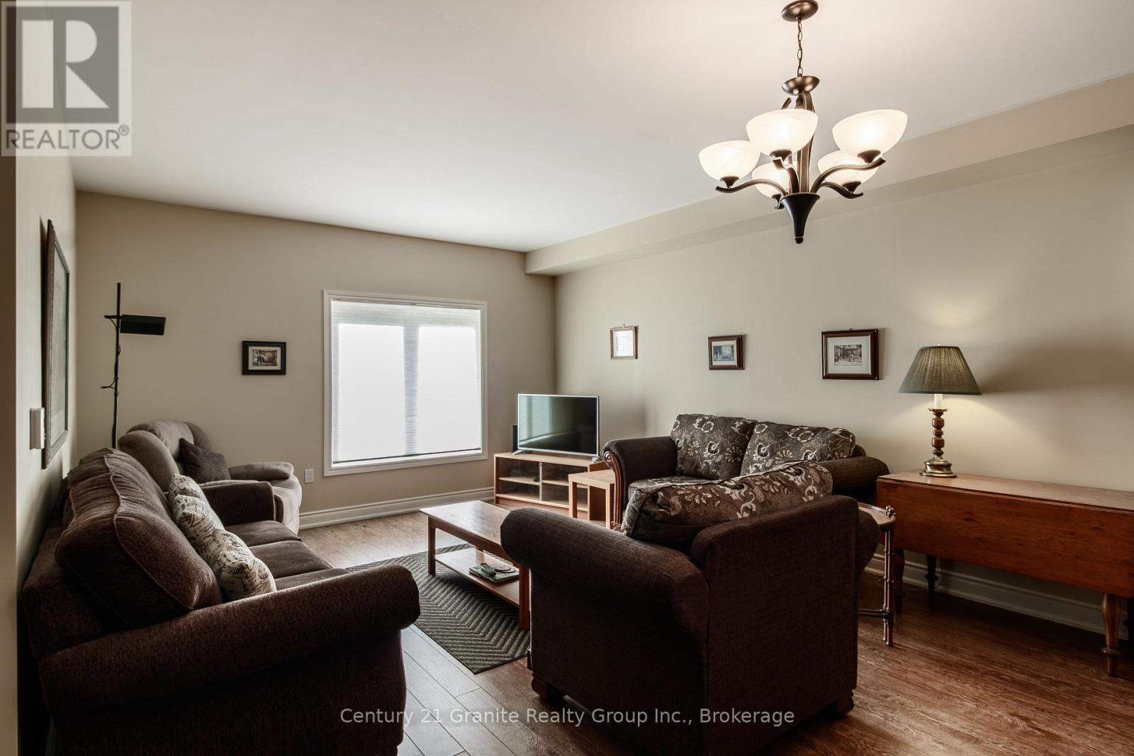 206 - 4 Lake Avenue, Dysart Et Al, Ontario  K0M 1S0 - Photo 9 - X12503248