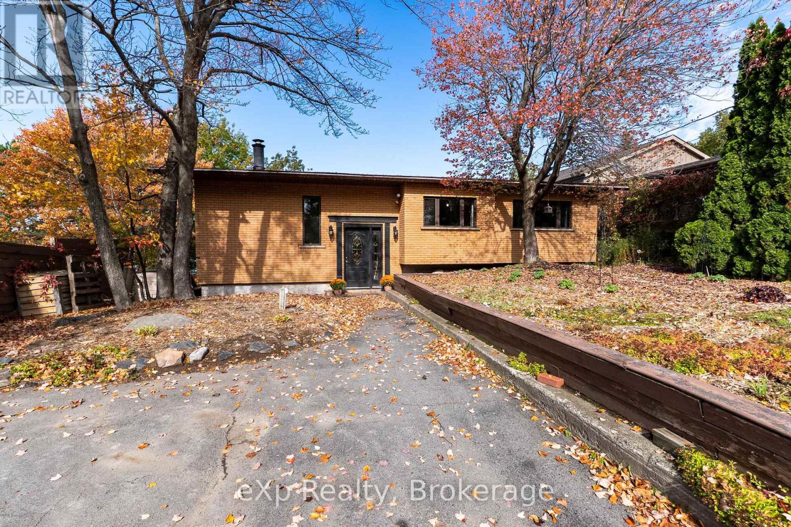 898 Roderick Avenue, Greater Sudbury, Ontario  P3E 6J5 - Photo 3 - X12503270