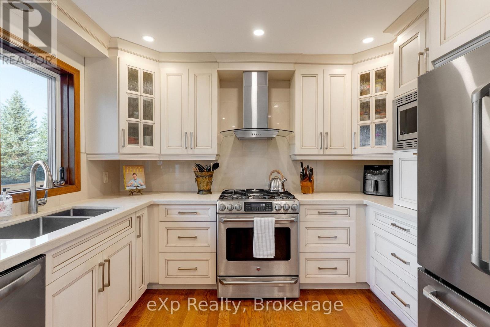 898 Roderick Avenue, Greater Sudbury, Ontario  P3E 6J5 - Photo 7 - X12503270