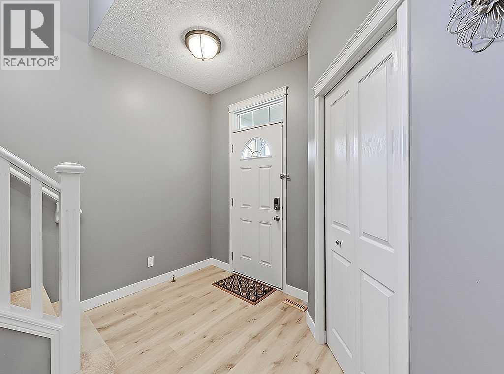 788 New Brighton Drive Se, Calgary, Alberta T2Z 0Z8 - Photo 3 - A2266541