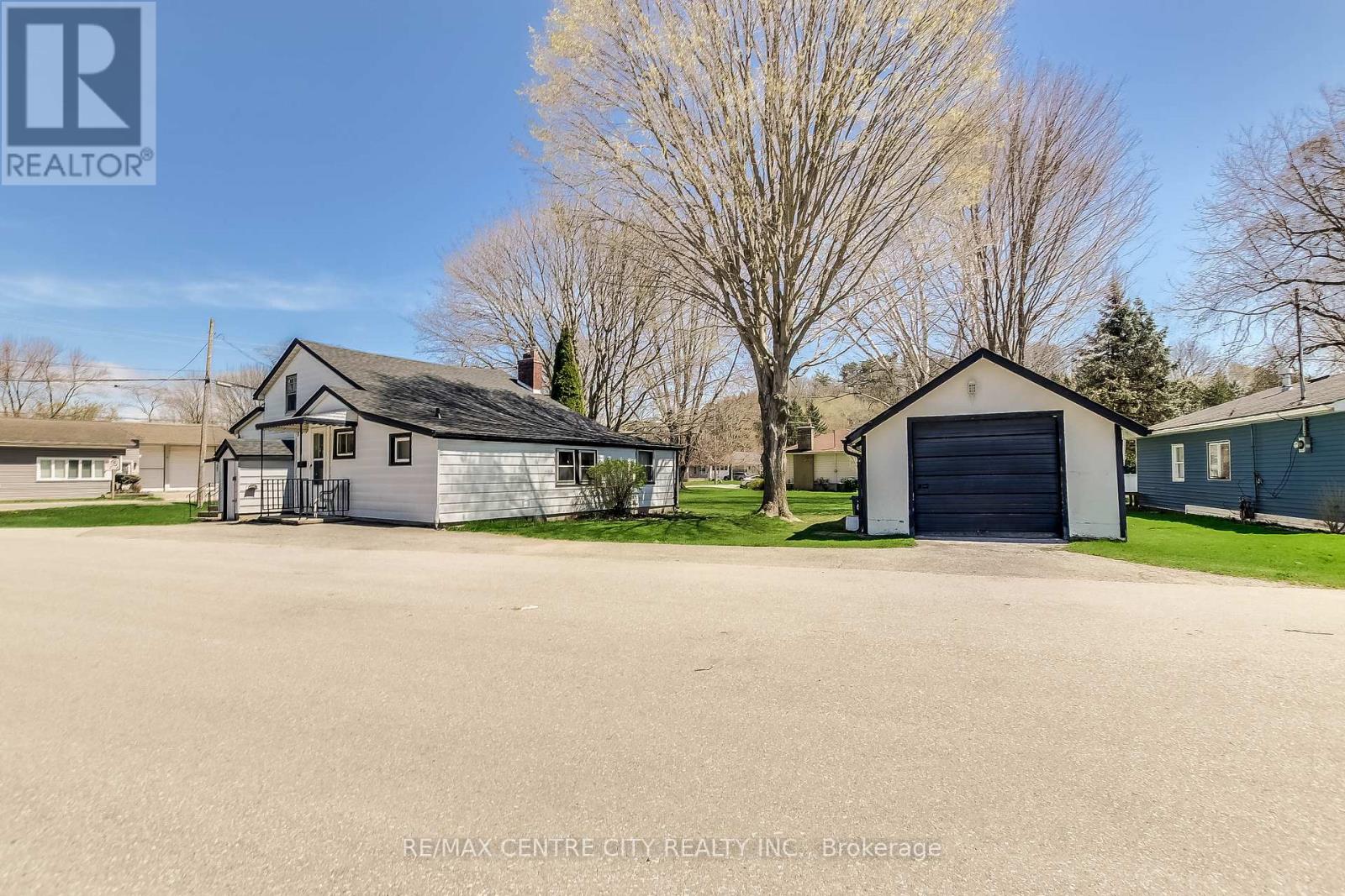 358 Warren Street, Central Elgin, Ontario  N5L 1B5 - Photo 2 - X12503200