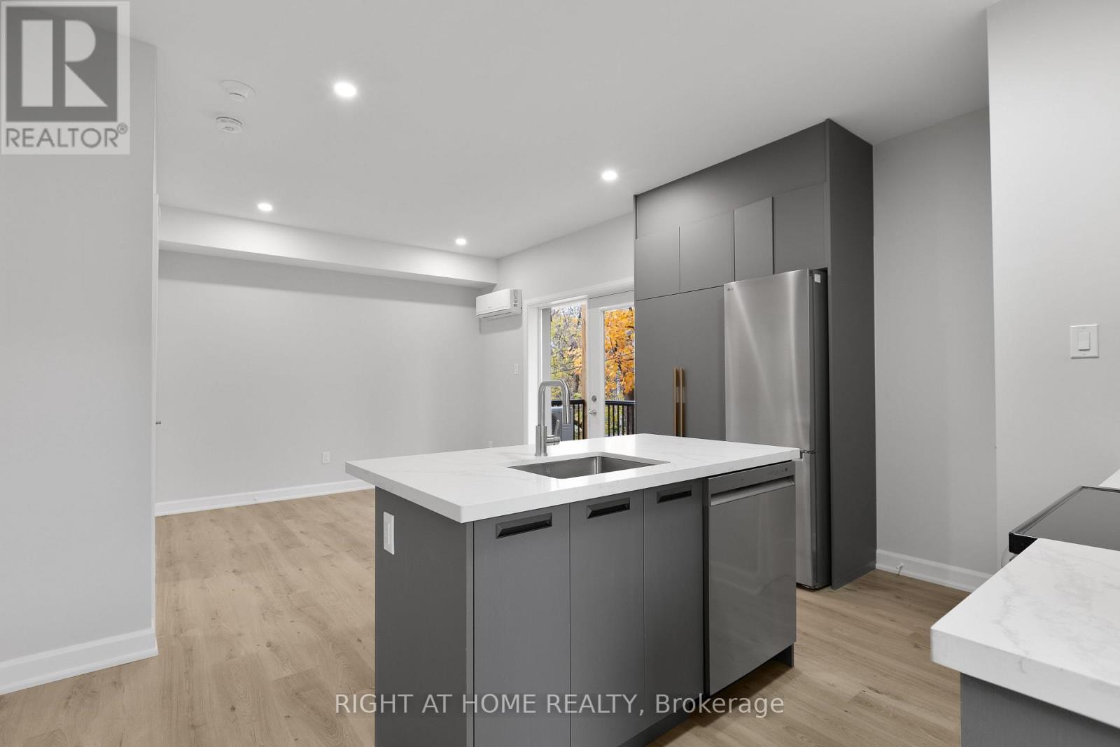 202 - 63 Acacia Avenue, Ottawa, Ontario  K1M 0P5 - Photo 5 - X12503174