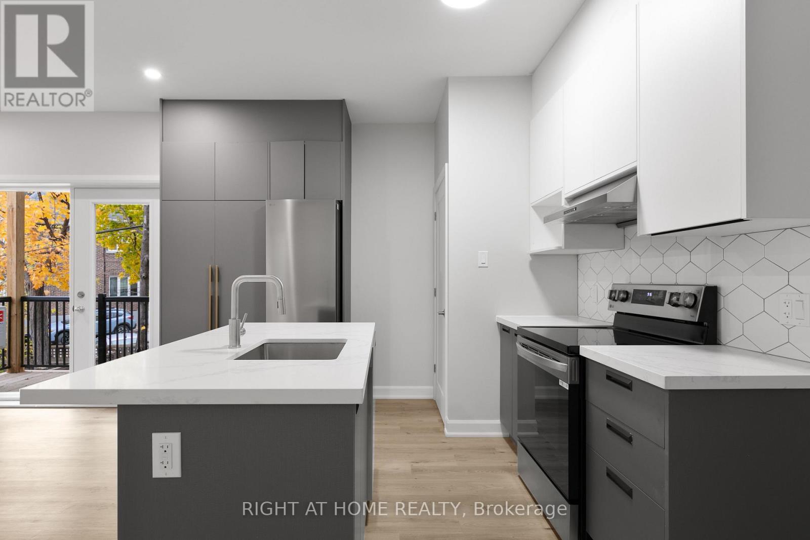 202 - 63 Acacia Avenue, Ottawa, Ontario  K1M 0P5 - Photo 7 - X12503174