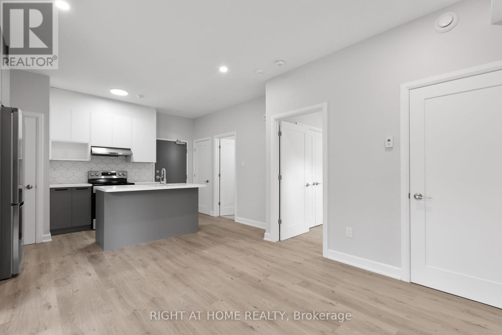 202 - 63 Acacia Avenue, Ottawa, Ontario  K1M 0P5 - Photo 8 - X12503174