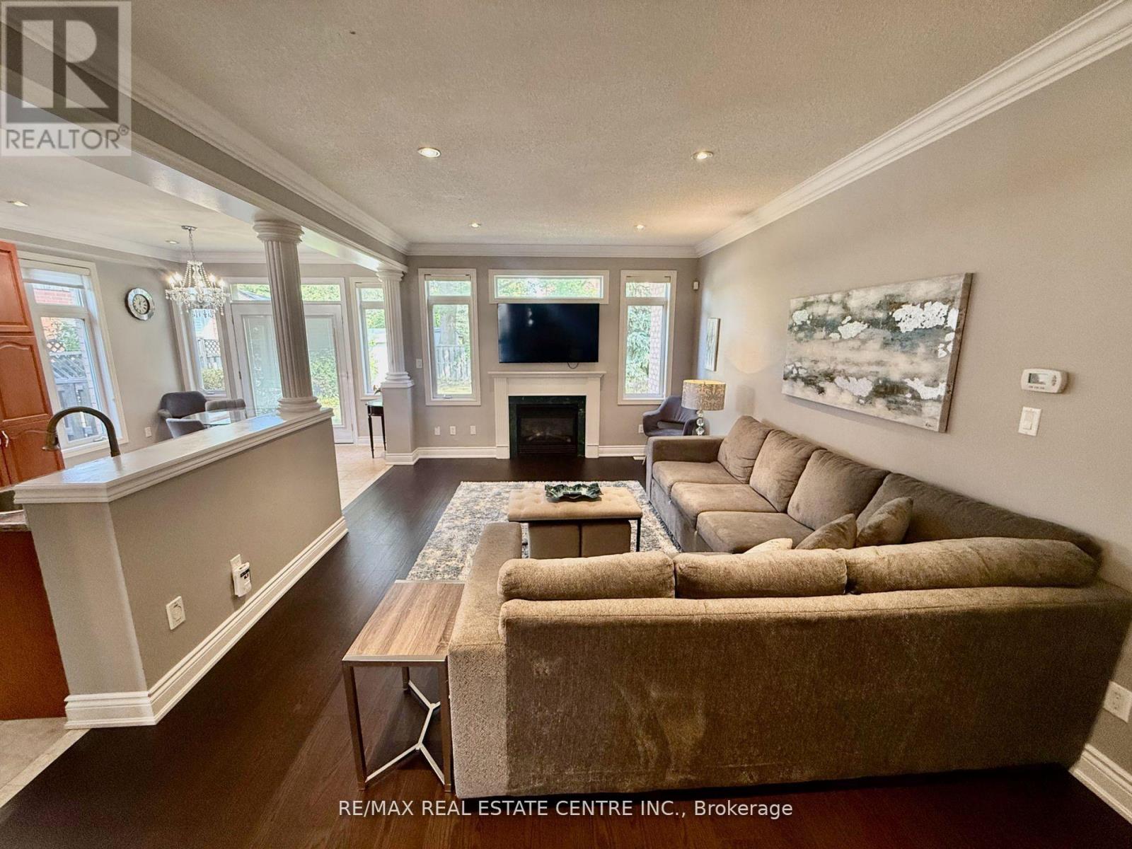 4273 Hickory Drive, Mississauga, Ontario  L4W 1L3 - Photo 11 - W12502806