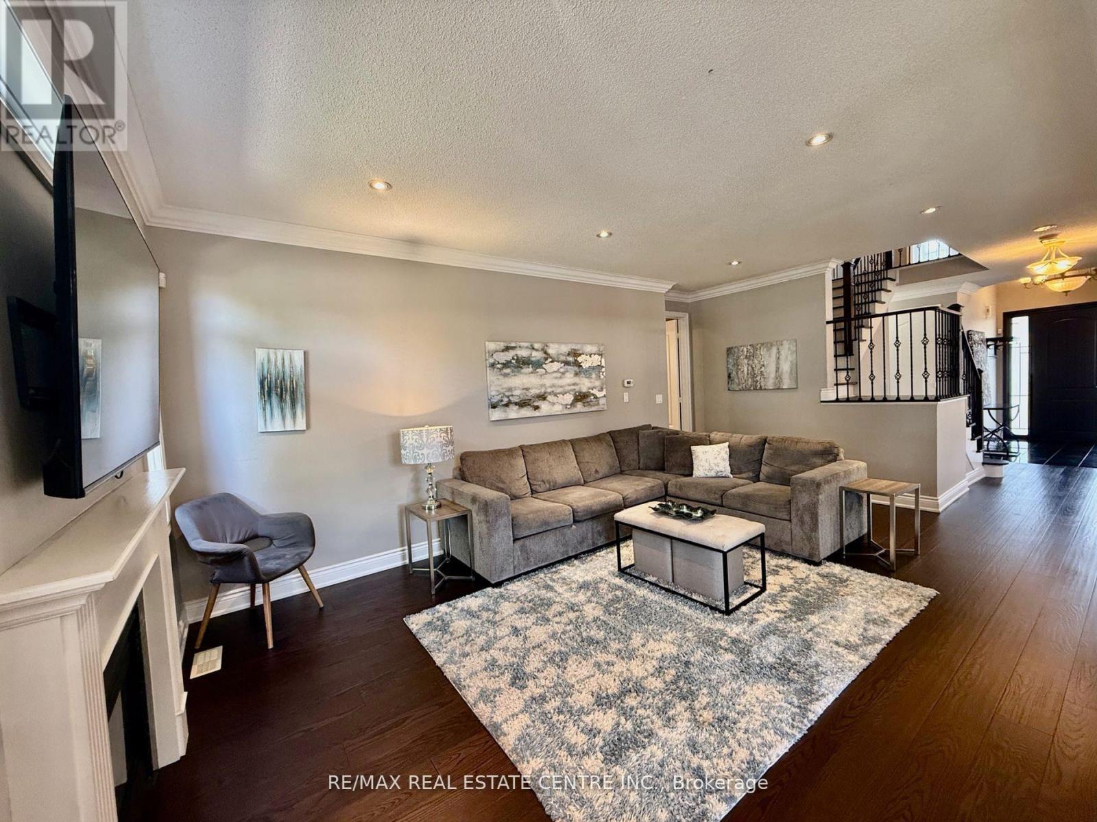 4273 Hickory Drive, Mississauga, Ontario  L4W 1L3 - Photo 13 - W12502806