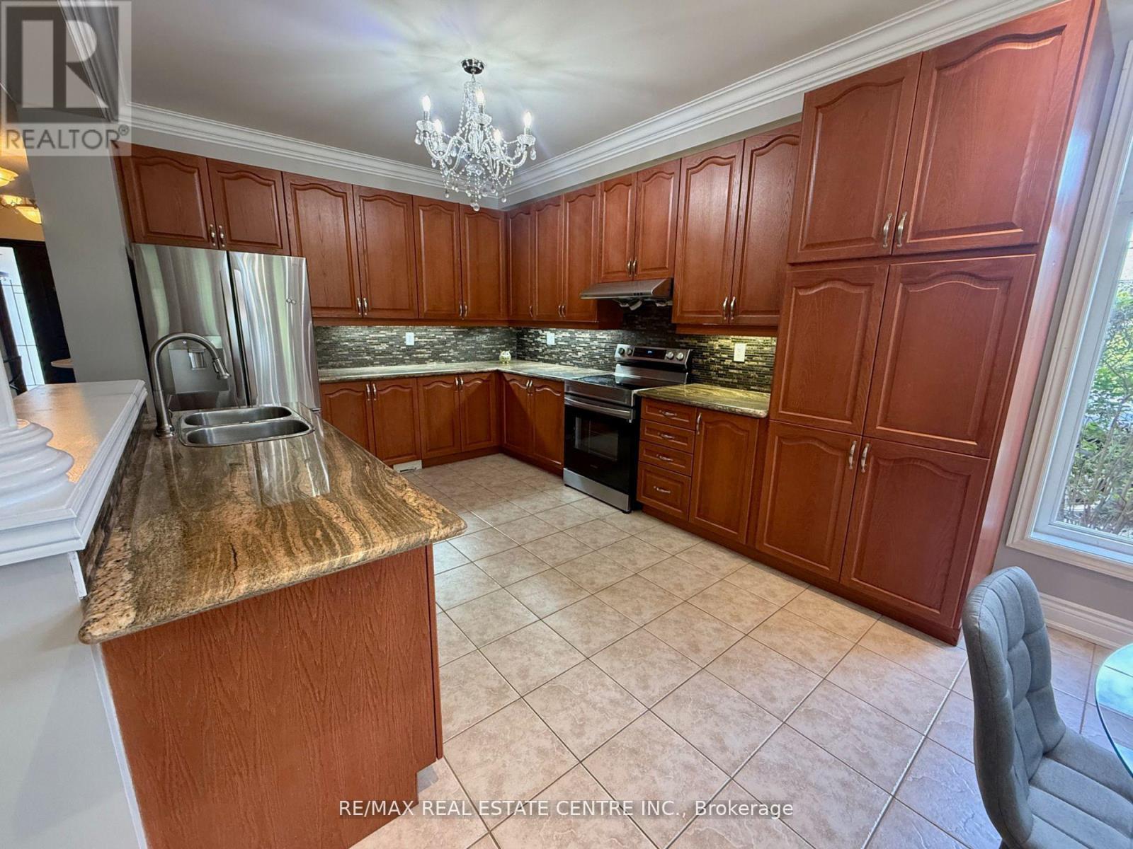 4273 Hickory Drive, Mississauga, Ontario  L4W 1L3 - Photo 16 - W12502806