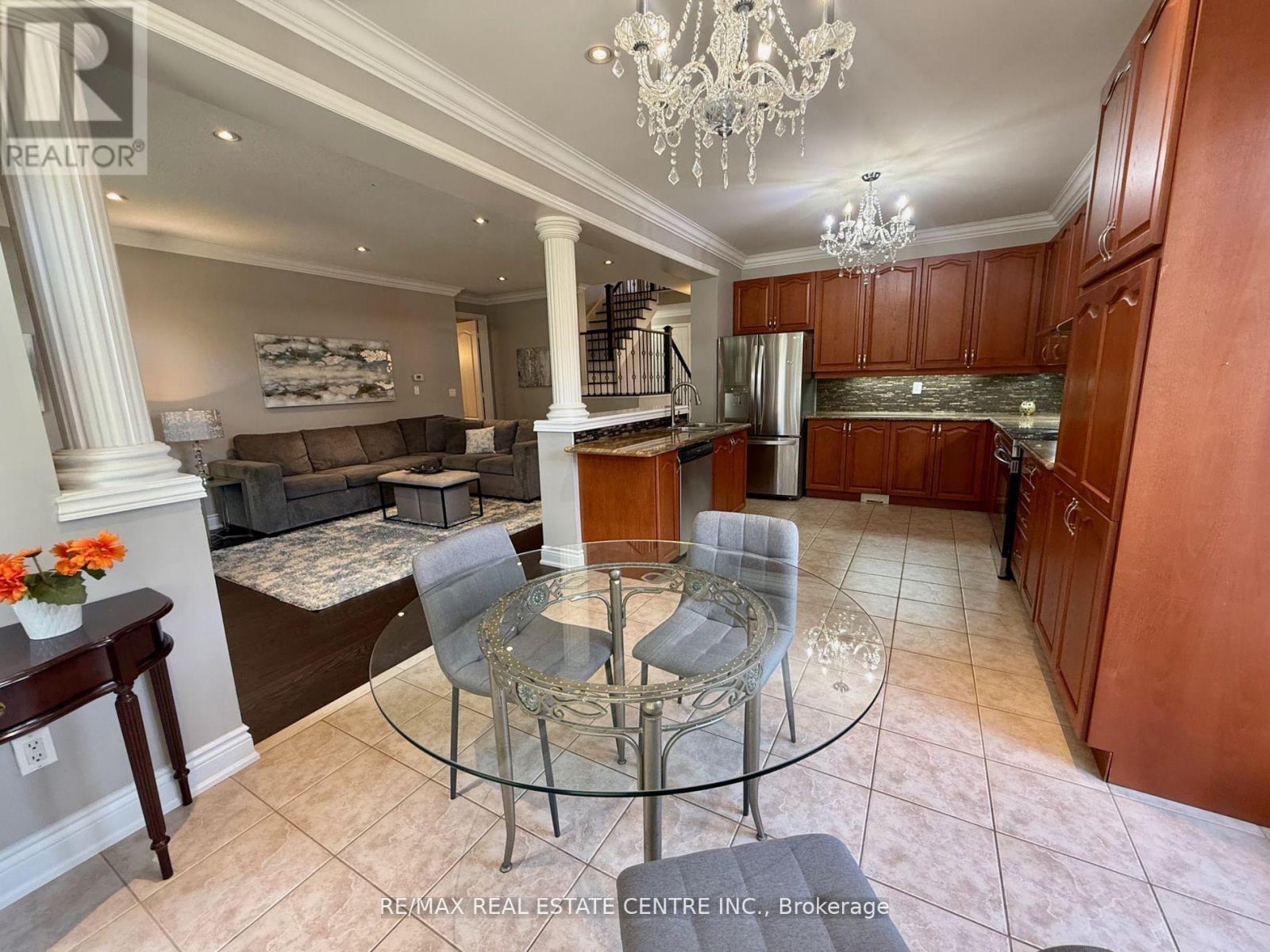 4273 Hickory Drive, Mississauga, Ontario  L4W 1L3 - Photo 17 - W12502806