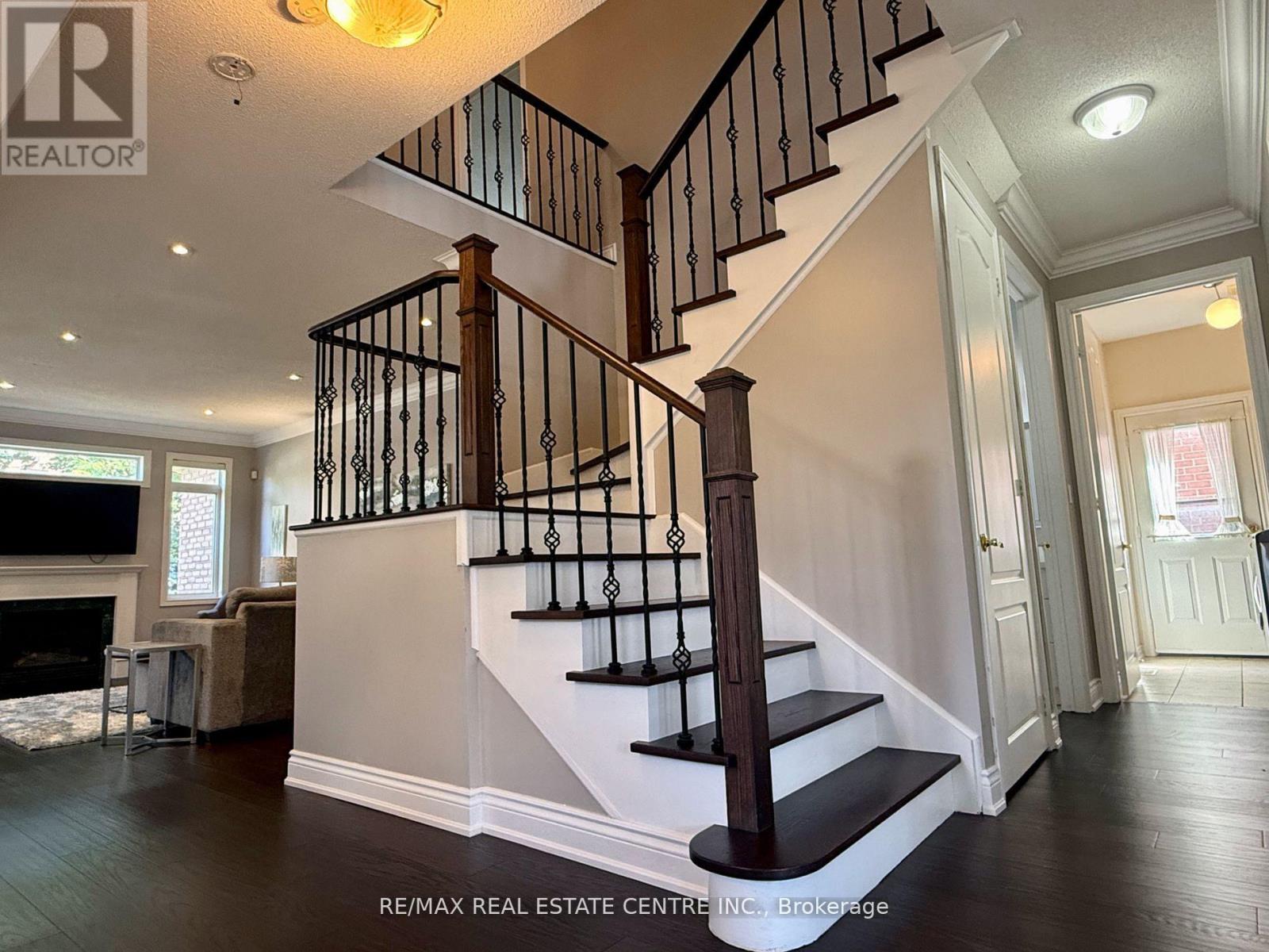 4273 Hickory Drive, Mississauga, Ontario  L4W 1L3 - Photo 24 - W12502806