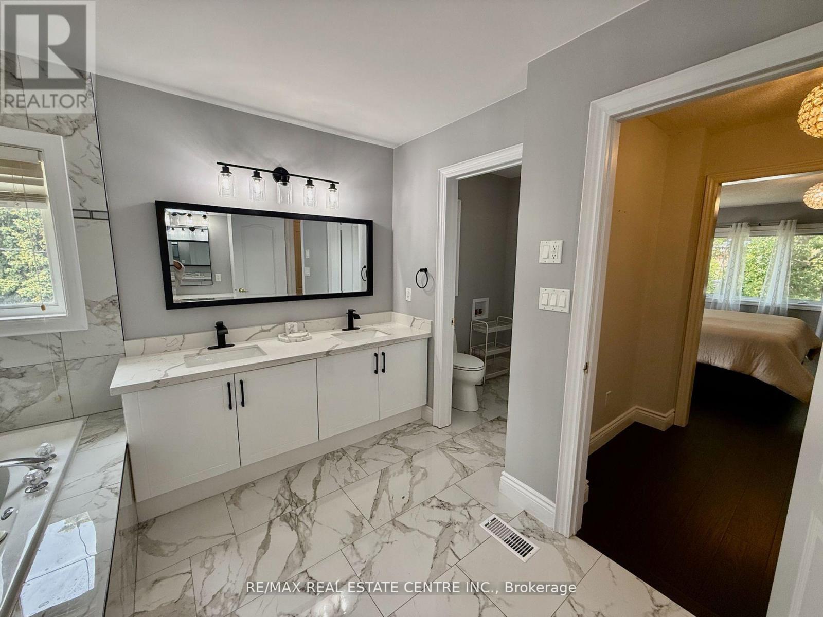 4273 Hickory Drive, Mississauga, Ontario  L4W 1L3 - Photo 32 - W12502806