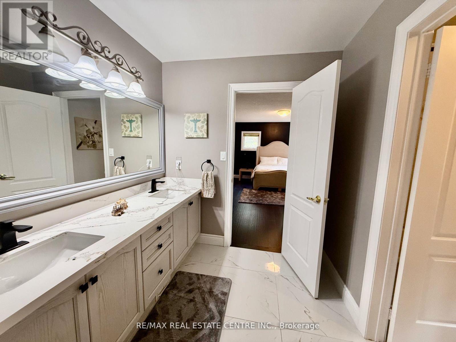 4273 Hickory Drive, Mississauga, Ontario  L4W 1L3 - Photo 37 - W12502806