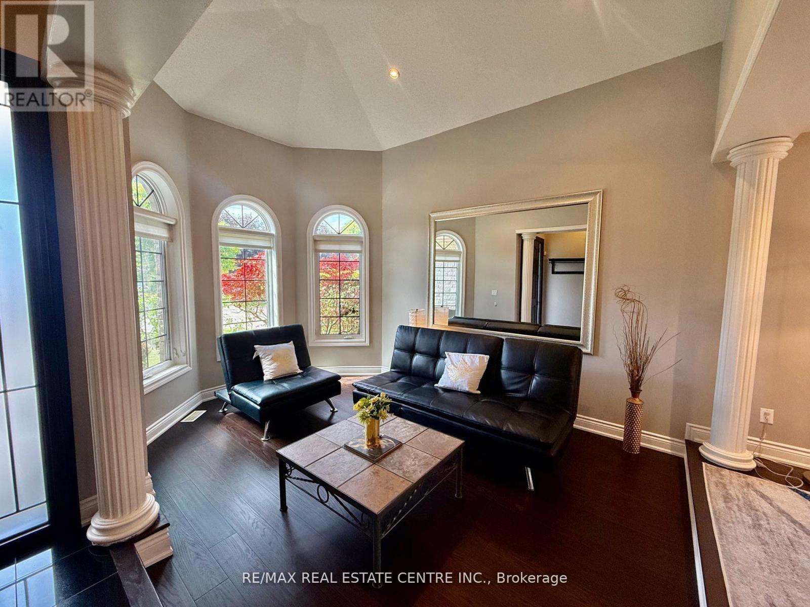 4273 Hickory Drive, Mississauga, Ontario  L4W 1L3 - Photo 6 - W12502806