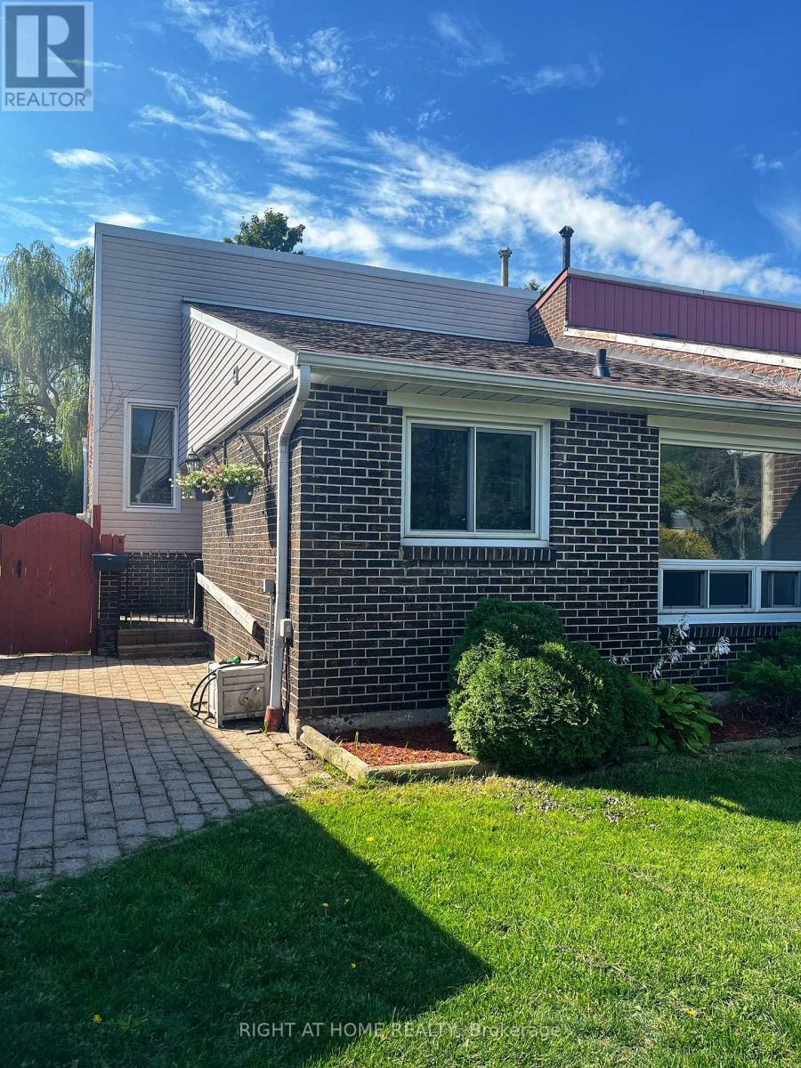 2550 Mainroyal Street, Mississauga, Ontario  L5L 1C9 - Photo 2 - W12502820