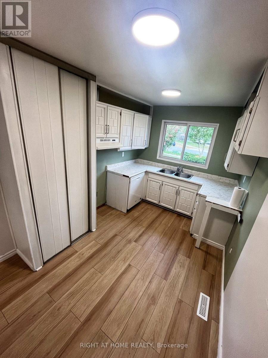 2550 Mainroyal Street, Mississauga, Ontario  L5L 1C9 - Photo 5 - W12502820