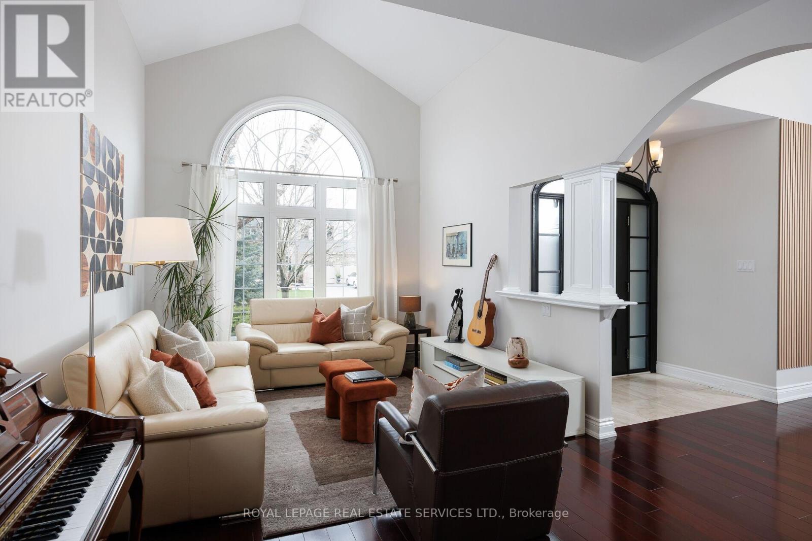 1061 Summit Ridge Drive, Oakville, Ontario  L6M 3K9 - Photo 10 - W12502902