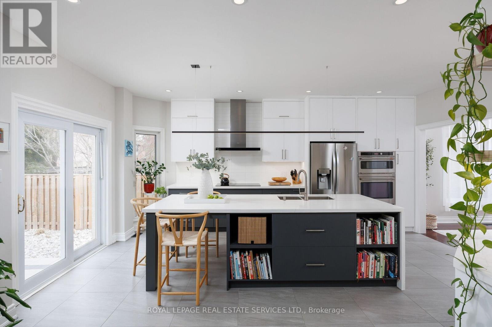 1061 Summit Ridge Drive, Oakville, Ontario  L6M 3K9 - Photo 14 - W12502902