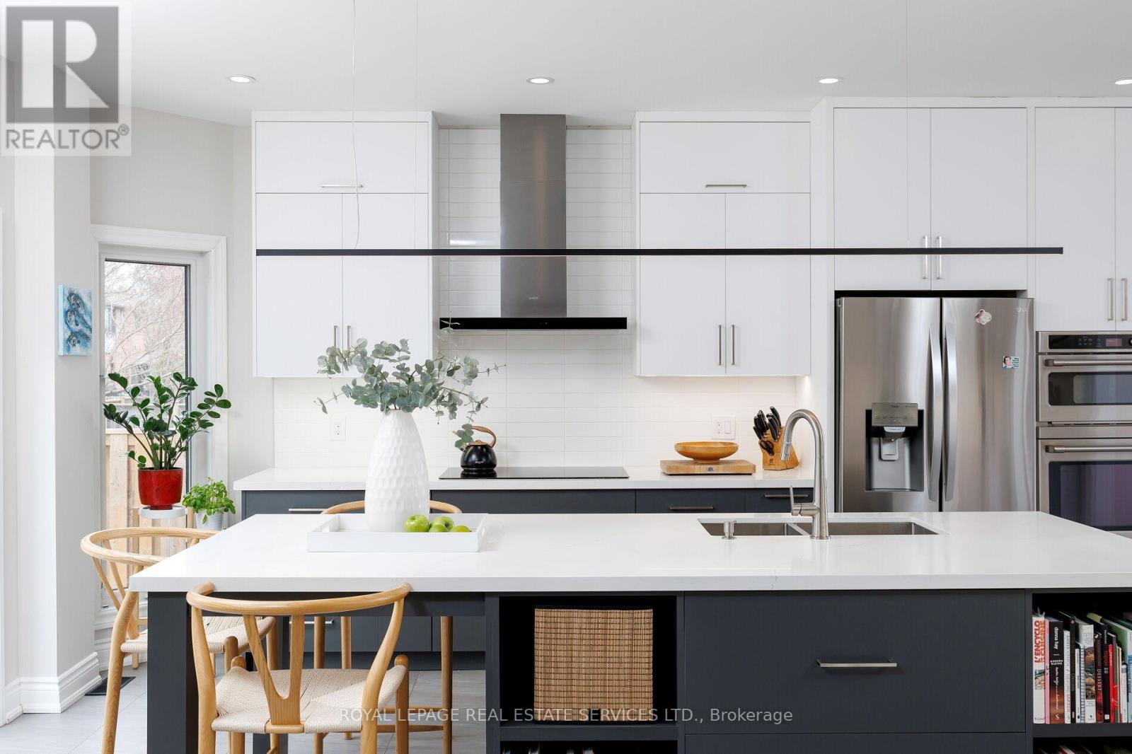 1061 Summit Ridge Drive, Oakville, Ontario  L6M 3K9 - Photo 15 - W12502902