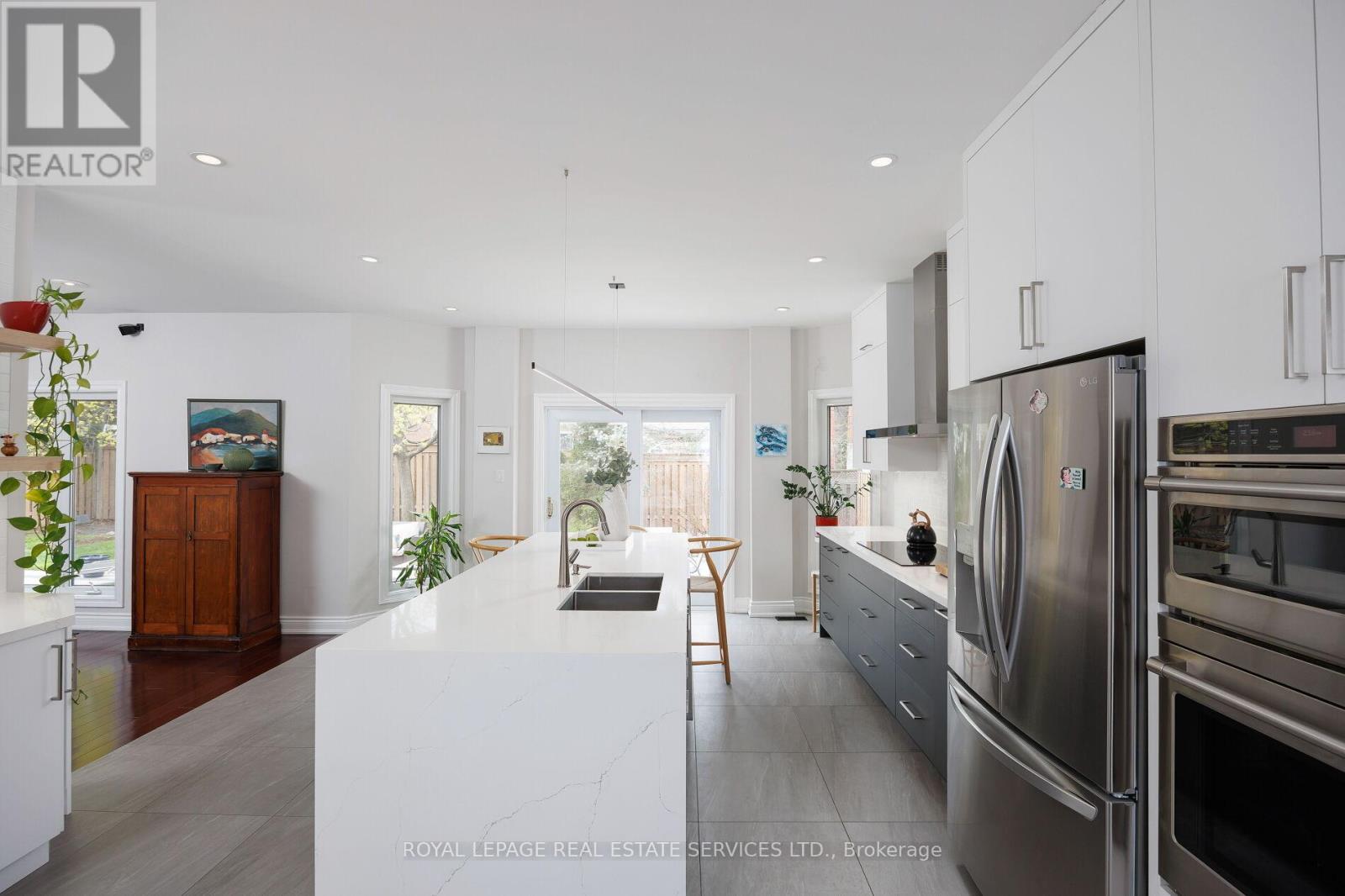 1061 Summit Ridge Drive, Oakville, Ontario  L6M 3K9 - Photo 18 - W12502902