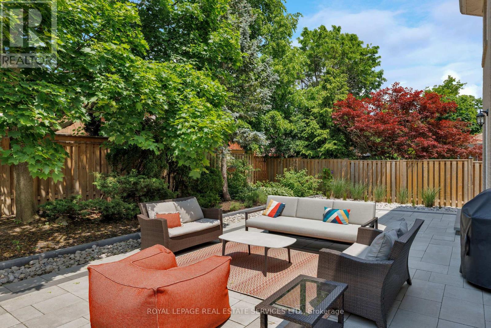 1061 Summit Ridge Drive, Oakville, Ontario  L6M 3K9 - Photo 3 - W12502902