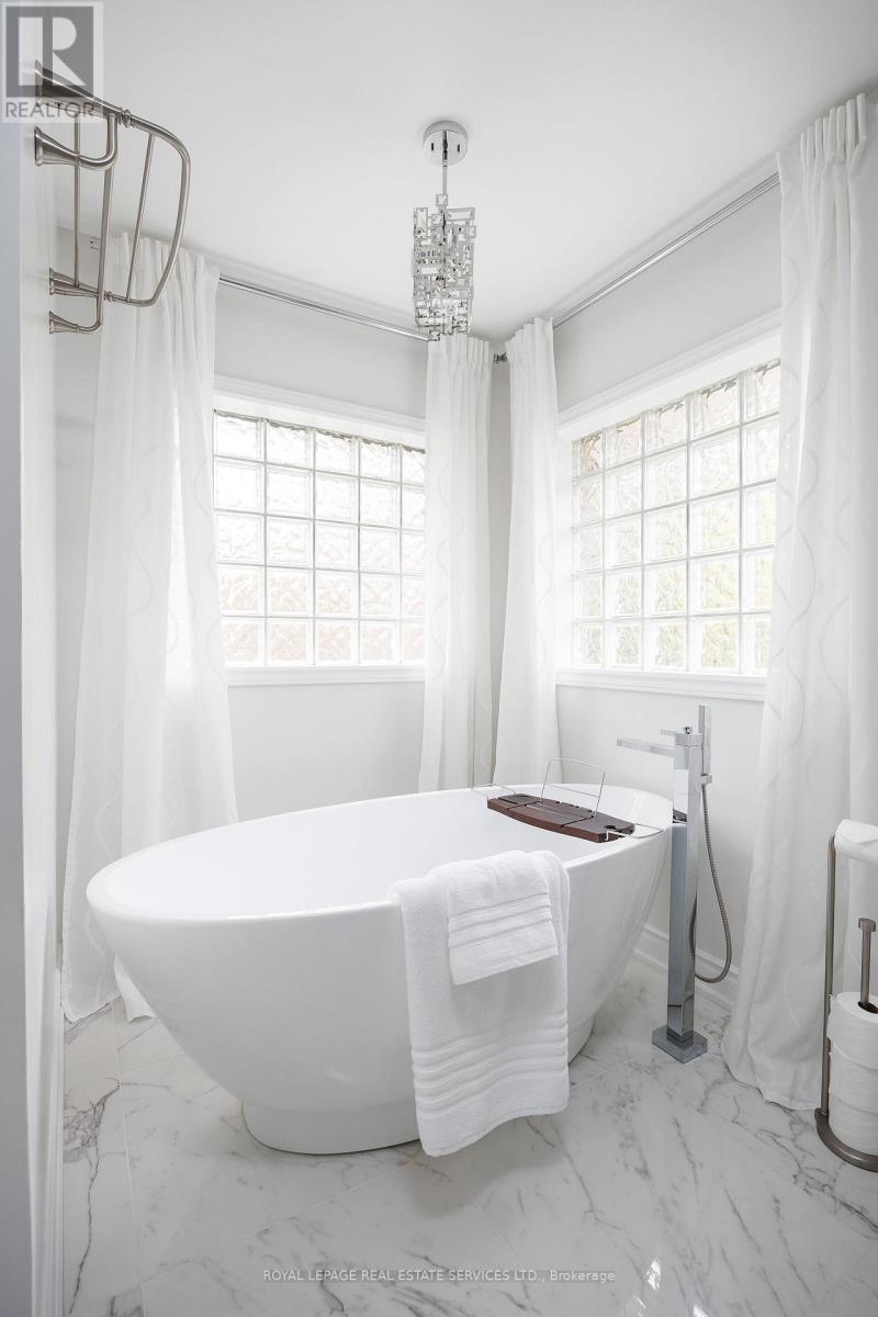 1061 Summit Ridge Drive, Oakville, Ontario  L6M 3K9 - Photo 31 - W12502902