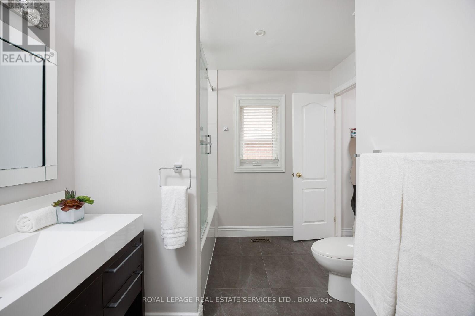 1061 Summit Ridge Drive, Oakville, Ontario  L6M 3K9 - Photo 34 - W12502902