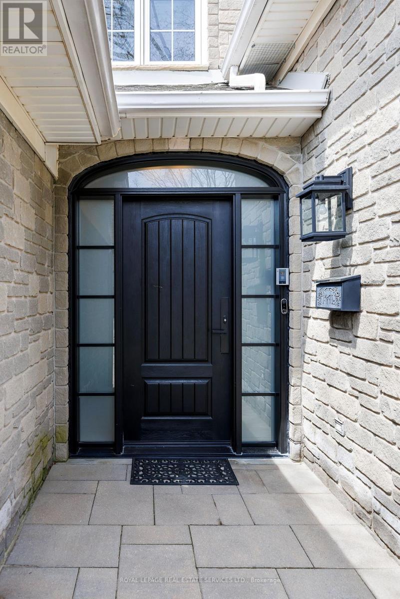 1061 Summit Ridge Drive, Oakville, Ontario  L6M 3K9 - Photo 5 - W12502902