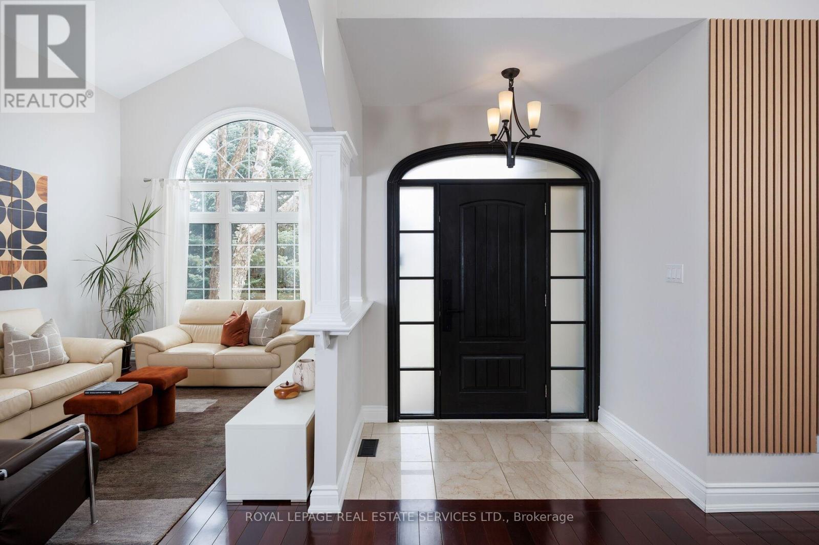 1061 Summit Ridge Drive, Oakville, Ontario  L6M 3K9 - Photo 7 - W12502902